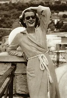 D Azur: Lady Warwick in a beach robe at Monte Carlo