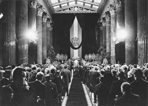 Columned: Laid out of Franz Jonas