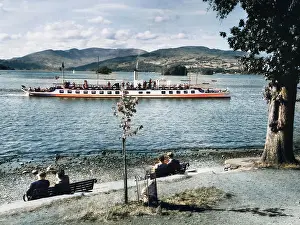 Oncolourisedpic: LAKE WINDERMERE 1950S