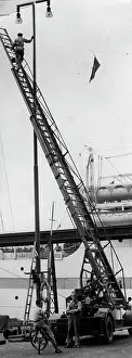 Streetlight: Lamp cleaner in stockholm at work