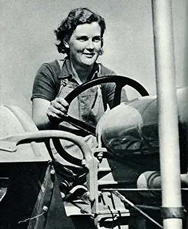 Dungarees: Land girls in training 1939