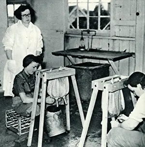Artifical: Land girls in training 1939