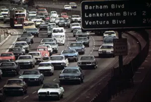 Overpass: Four lanes of traffic on the Hollywood Freeway ?
