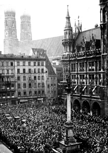 Dear: Large crowd in Marienplatz, Munich, Germany
