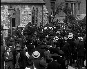 Pacifist: A Large Crowd Surrounding and Assaulting A