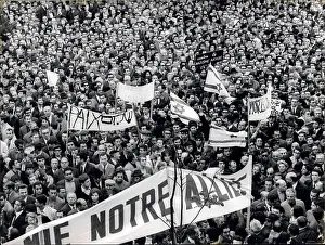 Persians: Large demonstration in Paris in support of Israel