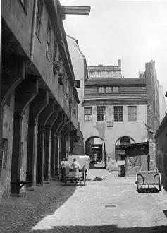 Poorly: Large Krogelhof in Berlin, 1934