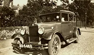 Automobilia: Large saloon car