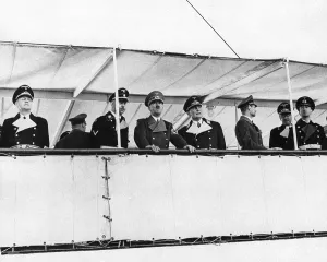Tons: Launch of the Bismarck in Hamburg, 1939