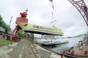 Maxim: Launch of Linda class of vessel in Tatarstan, 1994