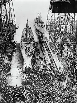 Cassin: Launching of the Cruisers 'Shaw' and