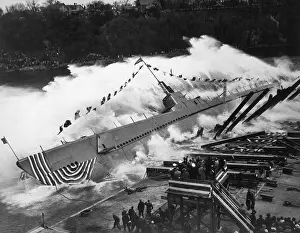 Midwest: Launching of the submarine, the USS Robalo, at