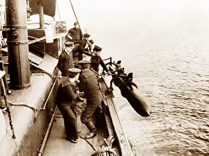 Drifter: Launching a torpedo from a drifter, probably WW1