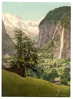 Lauterbrunnen: Lauterbrunnen Valley with Staubbach Waterfall, Bernese Oberl