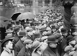 Wobblies: Lawrence Textile Strike. Crowd gathers in ?