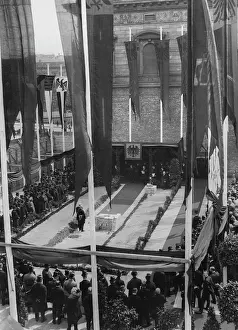 Stucco: Laying of the foundation stone of the extension