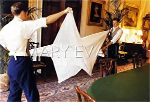Unfold: LAYING A TABLECLOTH