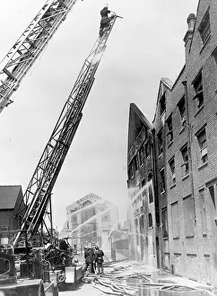 Tilt: LCC-LFB in action at warehouse blaze