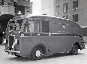 Canteens: LCC-LFB canteen van at Lambeth LFB HQ