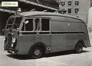 London Fire Brigade: LCC-LFB canteen van at Lambeth LFB HQ