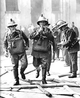 Shadwell: LCC-LFB changeover from brass to cork fire helmets