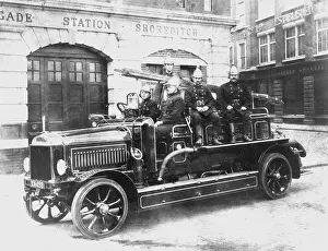 Shoreditch: LCC-LFB Dennis motorised Hatfield fire engine