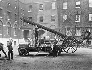 Skidding: LCC-LFB Dennis motorised pump-escape