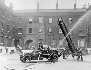 Skidding: LCC-LFB Dennis motorised pump-escape