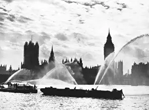 Monitors: LCC-LFB fireboats using monitors on the Thames, WW2