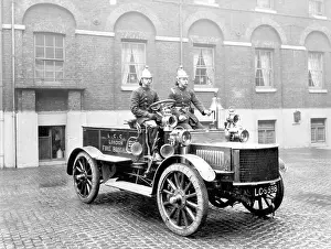 Fiefighters: LCC-LFB Hatfield petrol self-propelled fire pump