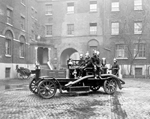 Merryweather: LCC-LFB Merryweather Hatfield fire engine
