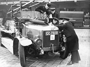 Learner: LCC-LFB trainees looking at an engine