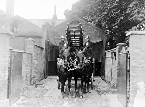 Streatham: LCC-MFB Streatham sub-fire station and engine