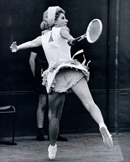 Pericoli: Lea Pericoli in tennis match at Wimbledon
