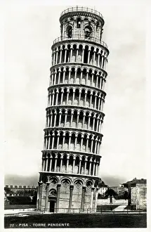 Freestanding: The leaning Tower of Pisa, Italy
