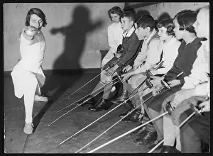 Lunge: LEARNING TO LUNGE 1930S