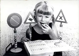 Gums: Learning about traffic signs with sweets, Germany