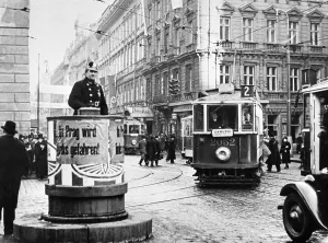 Remaining: Left-hand traffic in Prague, 1939