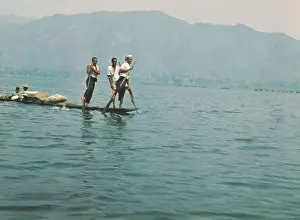 Outboard: Leg rowers - Inle Lake