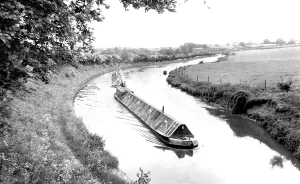 Buzzard: Leighton Buzzard, the Grand Union Canal c1955