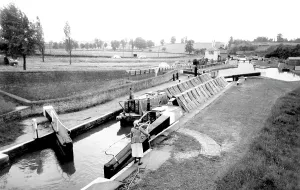 Buzzard: Leighton Buzzard, the Three Locks c1955
