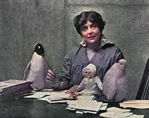 Ashwell: Lena Ashwell in a Three Arts overall, WW1