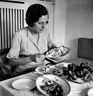 Leni: Leni Riefenstahl, 1933