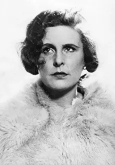 Garnett: Leni Riefenstahl in S.O.S. Eisberg, 1933