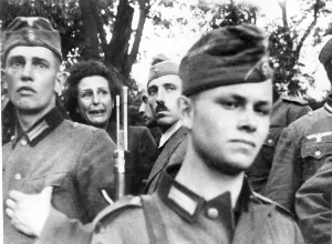 Terminated: Leni Riefenstahl as a war correspondent at an execution in P