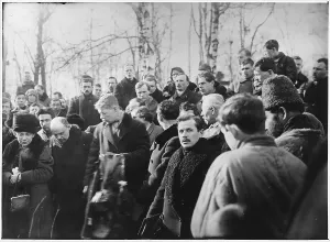 Reverence: LENIN AT A FUNERAL 1919
