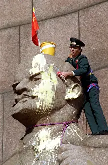 Reunification: Lenin Monument