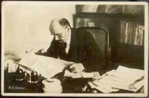 Ilich: LENIN READING PRAVDA