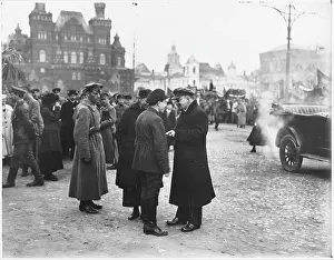 Fraternising: LENIN/RED SQUARE/MAY DAY