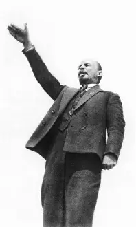 Razin: Lenin at the unveiling of a monument to Cossack